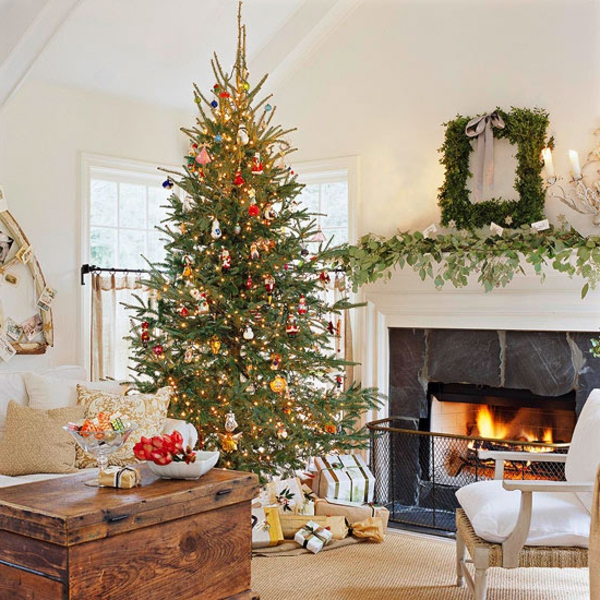 Schöne Weihnachten Wohnzimmer weihnachtsbaum kamin tisch geschenke