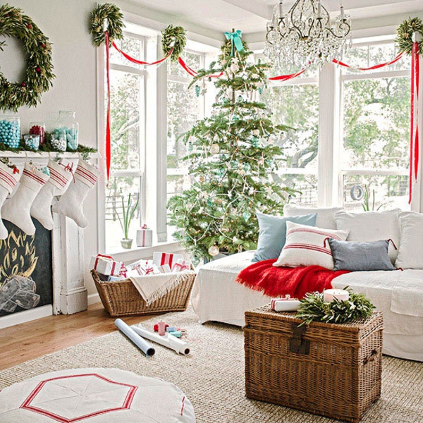 Schöne Weihnachten Wohnzimmer weihnachtsbaum korb couch kranz