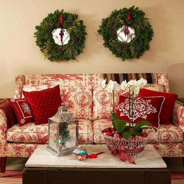 Schöne Weihnachten Wohnzimmer weihnachtsbaum kranz couch tisch orchidee