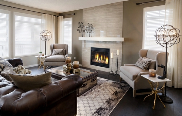 beeindruckende Wohnzimmer Dekoration kamin couch sofa tisch beige