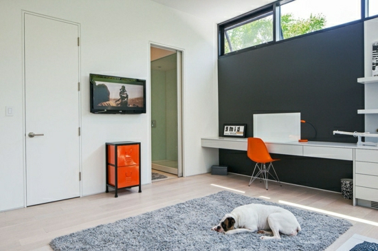 farben im schlafzimmer schwarz wand orange akzente teppichboden