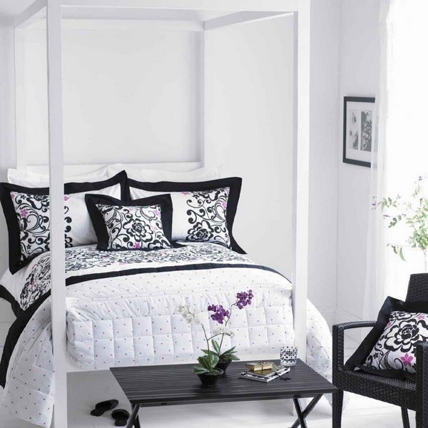 großartige schwarz weiße Schlafzimmer bett tisch stuhl