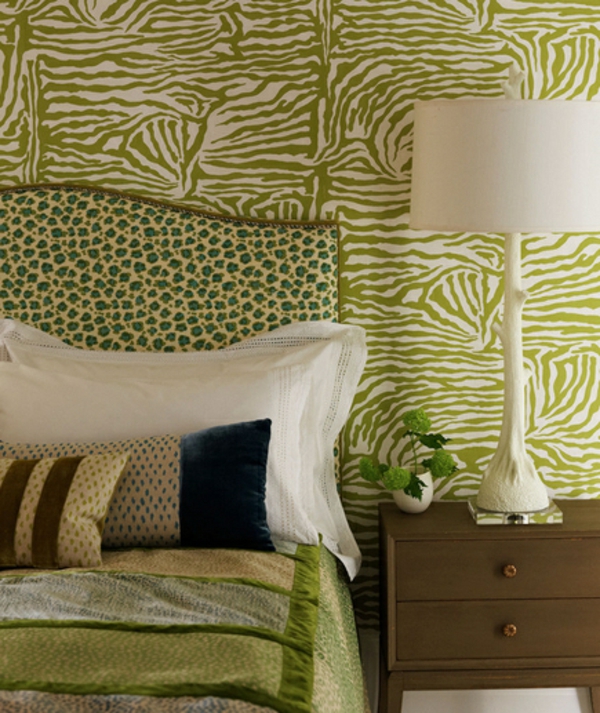 modern Schlafzimmer  bett zebra leoparden grün lampe
