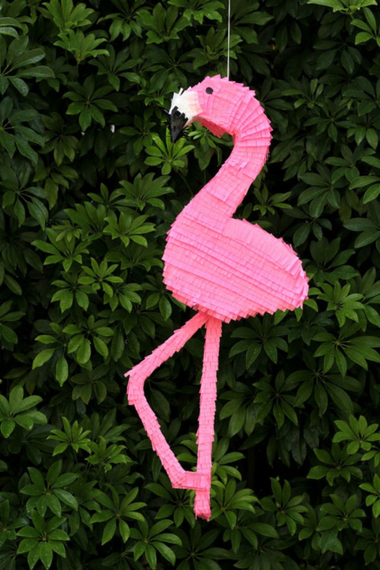 pinata selber machen flamingo rosa süßigkeiten voll