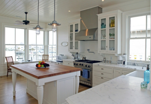 raumgestaltung ideen küche marmor holztisch weiß bodenbelag holz