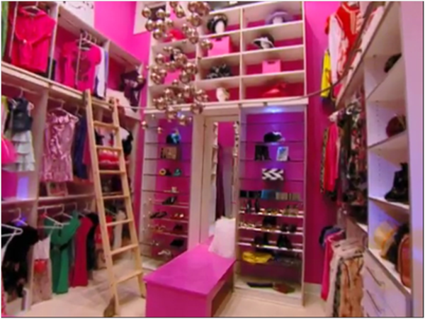 Aufbewahrung im Jugendzimmer Mädchen rosa regale kleider