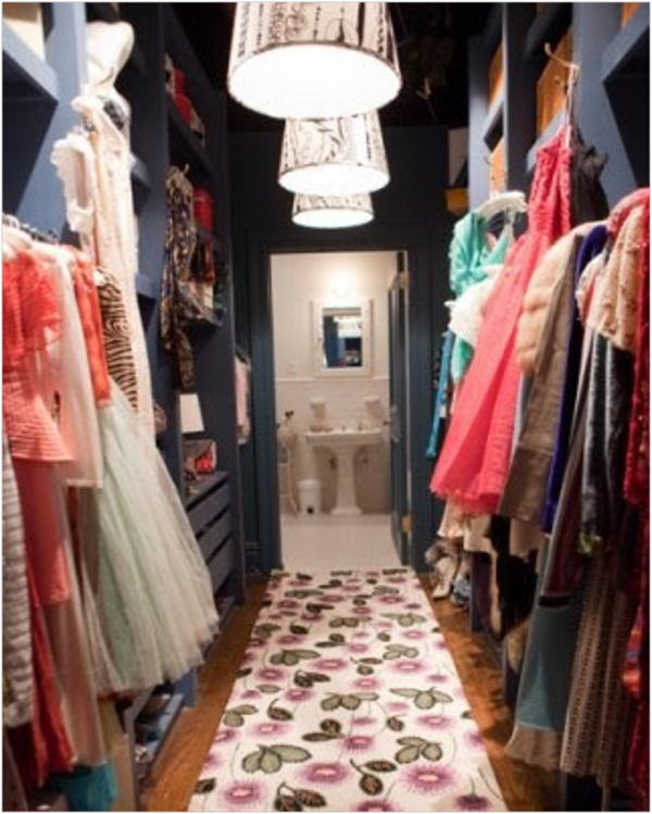 Aufbewahrung im Jugendzimmer von Mädchen kleider teppich