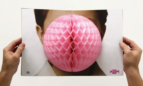 Doppelseiten Magazin Werbungen rosa blase
