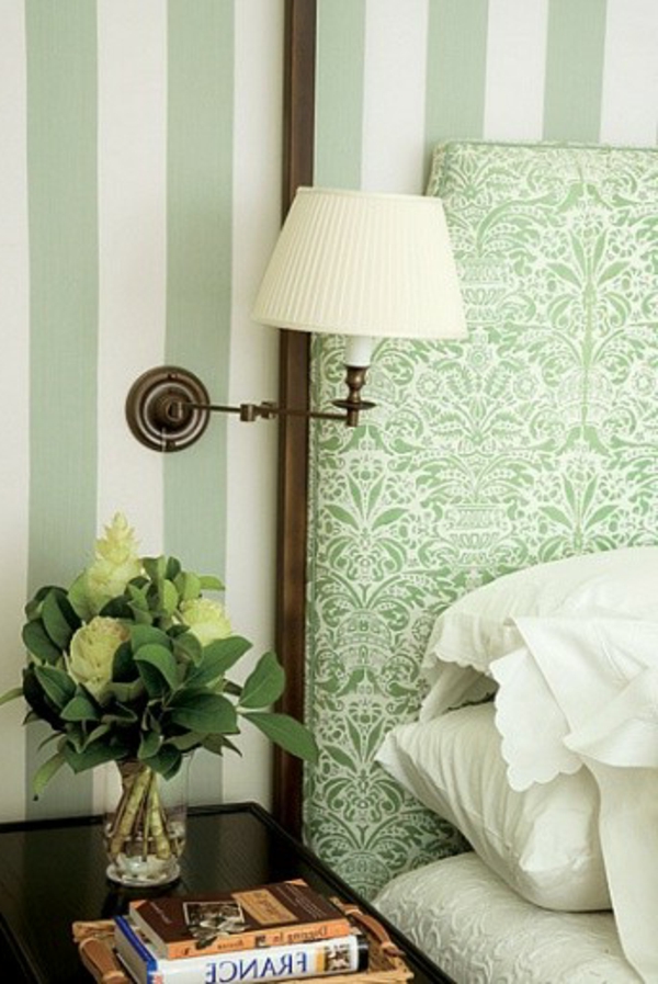 Wand hinter Bettkopfteil bett grün lampe