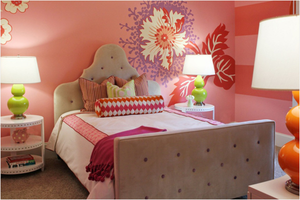 atemberaubendes Mädchenzimmer rosa bett bettkopfteil blumen