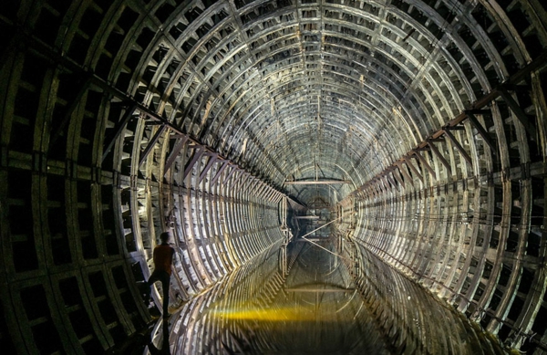 herrenlos Ort kiew tunnel