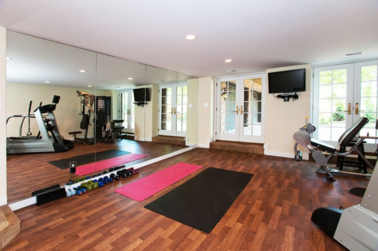 fitnessraum einrichten fitness studio zu hause fitnessgeräte garage