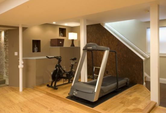 fitnessraum einrichten fitness studio zu hause trainingsrad langlaufgerät