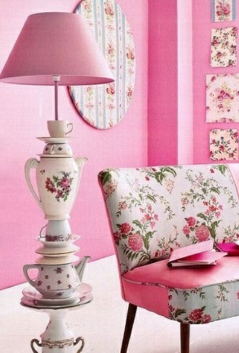 kreativ Stehleuchte rosa gemustert kanne blumen couch