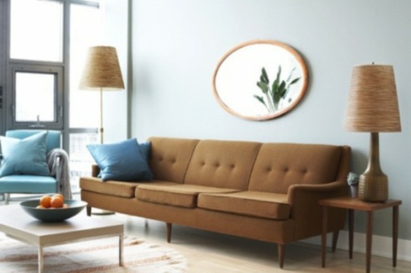 stilvoll Wohnzimmer braun couch lampe tisch sofa
