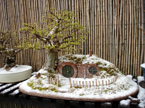 Bonsai Kunstwerk schnee haus