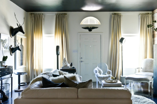 raumgestaltung mit farben schwarze decke beige wohnzimmer