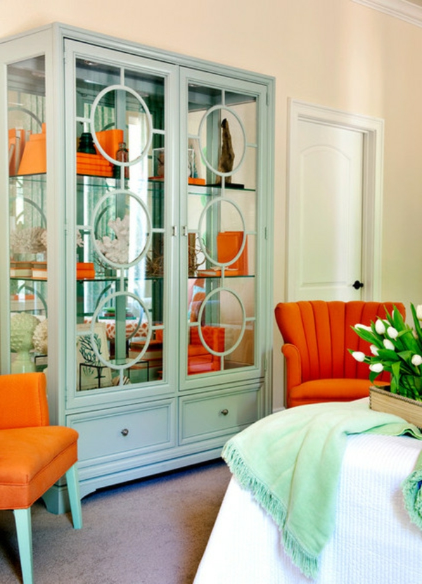 toll Farbkombinationen orange sofa regale