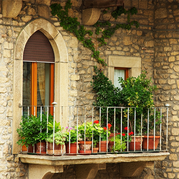 balkon gestalten pflanzen schön