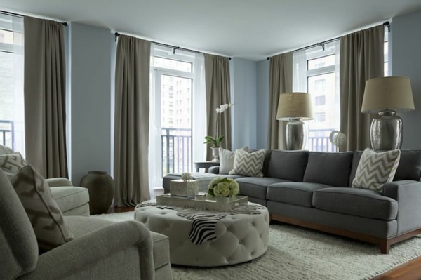 elegantes wohnzimmer in hellen frischen farben