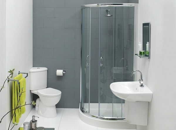 kleines funktionales modernes badezimmer
