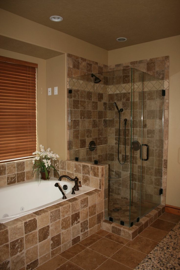 elegantes badezimmer die badewanne einfliesen