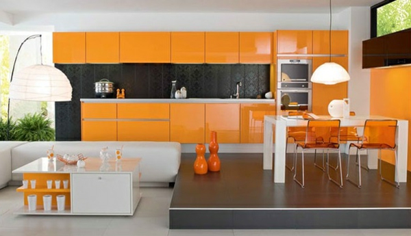 schönes modernes esszimmer in orange