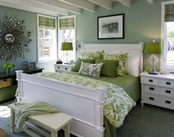 grüntöne wandfarbe frisches geräumiges schlafzimmmer