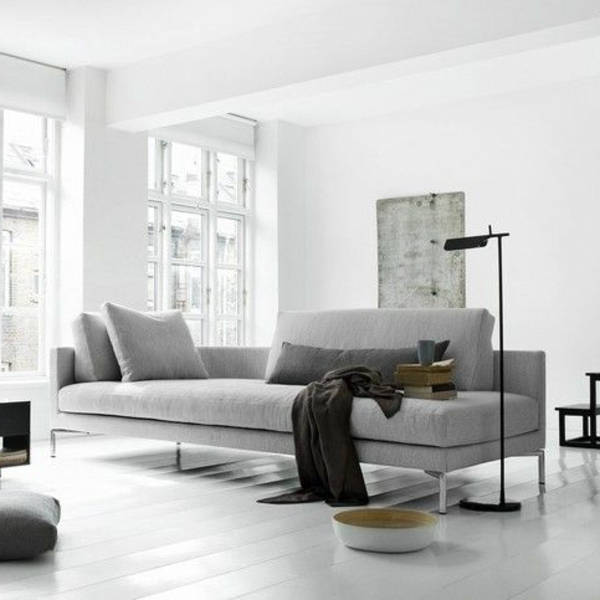 innendesign ideen graues sofa mit grauen dekokissen