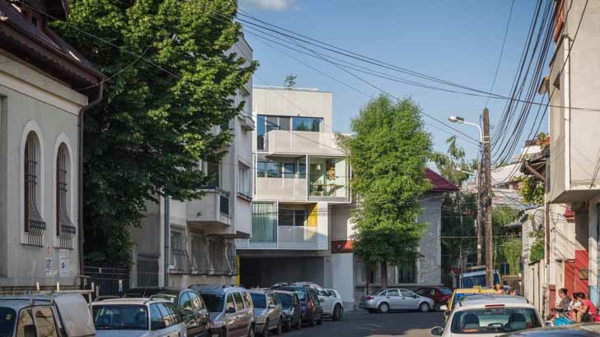 moderne architekturgebäude in bukarest