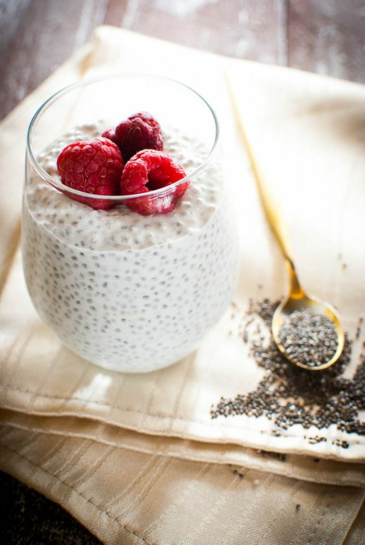 Superfoods gesunde Ernährung Quinoa Erdbeeren zum Frühstück