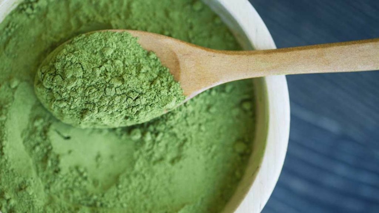 Superfoods gesunde Ernährung Spirulina grünes Pulver
