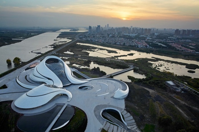 futuristische architektur futurismus kunst baustil