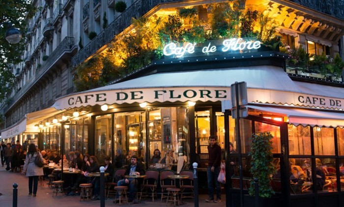 zeitreisen cafe paris frankreich