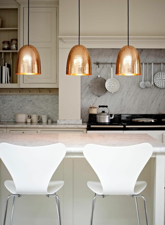 Inneneinrichtung Skandinavische Möbel Trends Design Kupferleuchte Detail küche