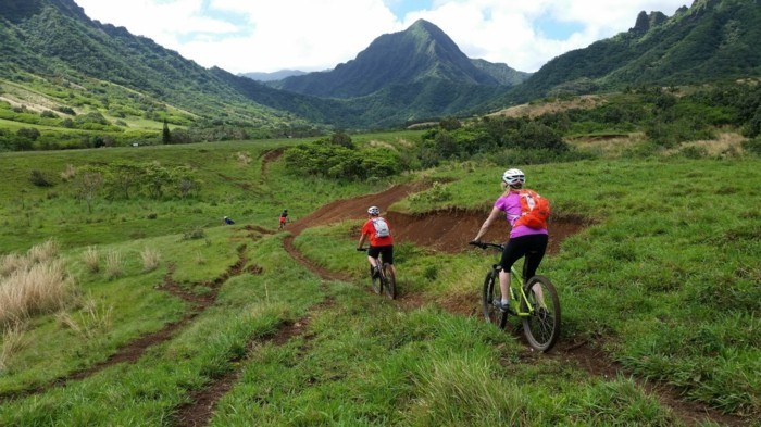 hochzeit hochzeitreiseziele Hawaii Waikiki Maui Fahrradfahren