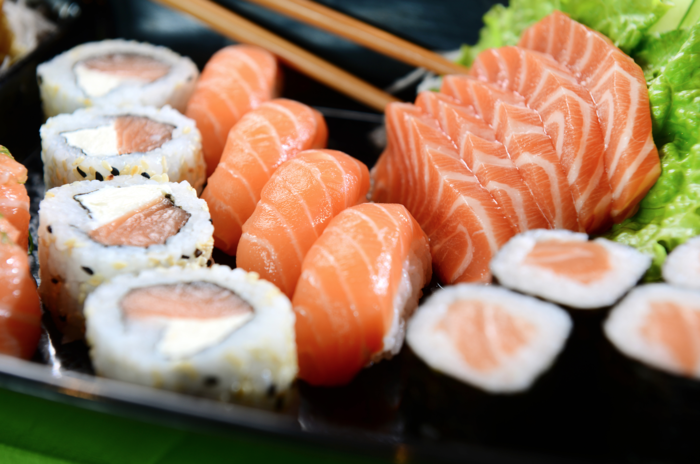 sashimi und nigiri sushi richtig essen