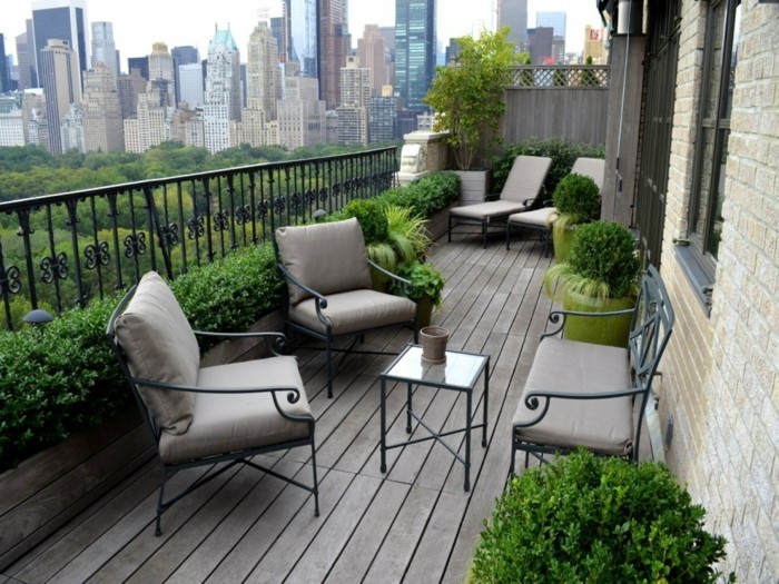 grün und grau ideal balkon in der stadt