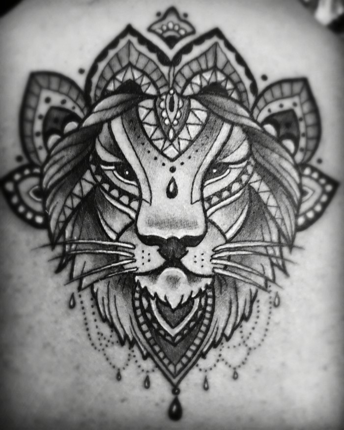 ein mandala löwe als tattoo