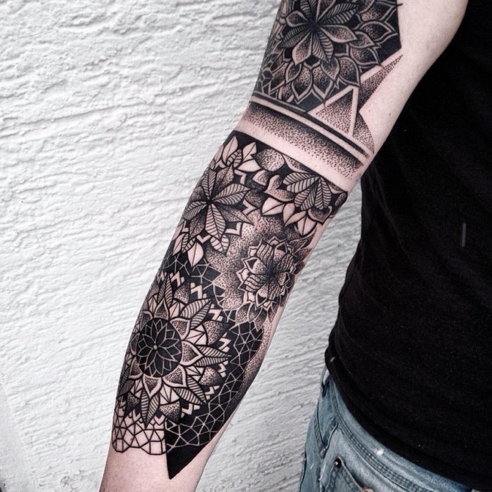mehrere mandala tattoos am ganzen arm