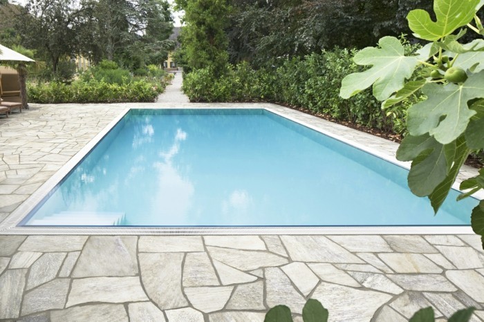Polygonalplatten geeignet fuer poolbereiche