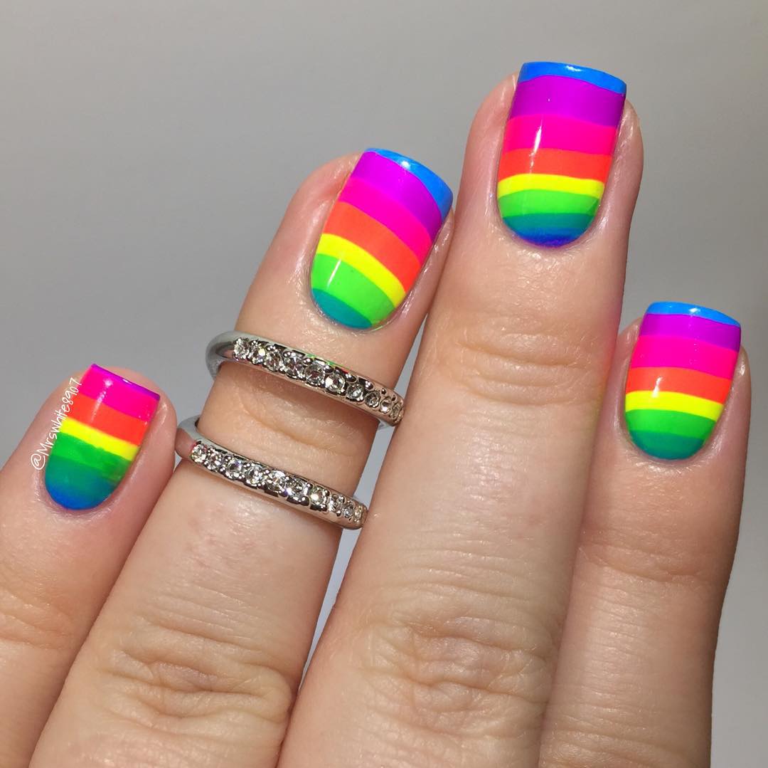 Regenbogendesign für Ihre Nägel