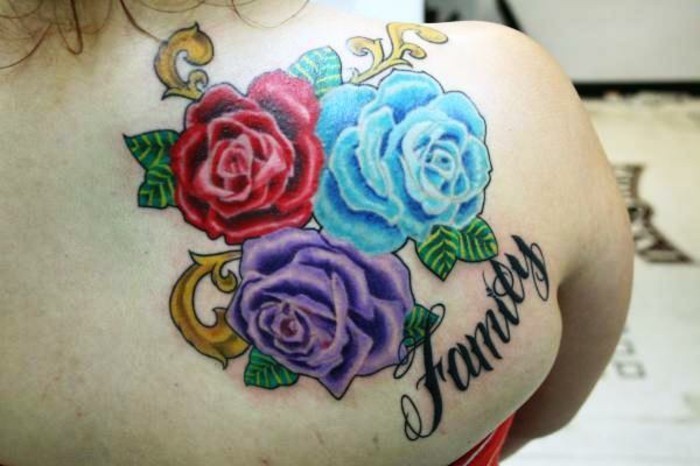 familien tattoo mit rosen