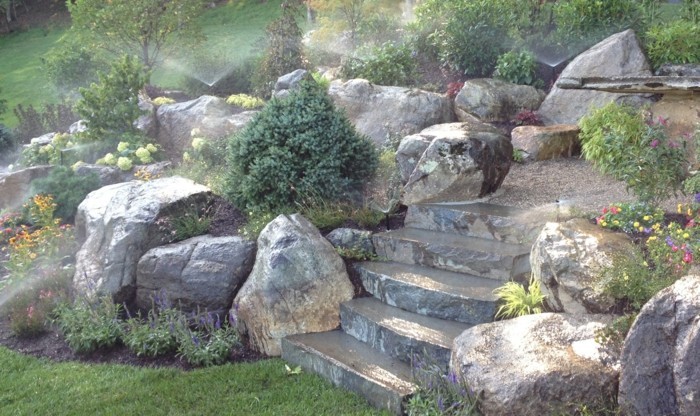 naturgarten-mit-steinen