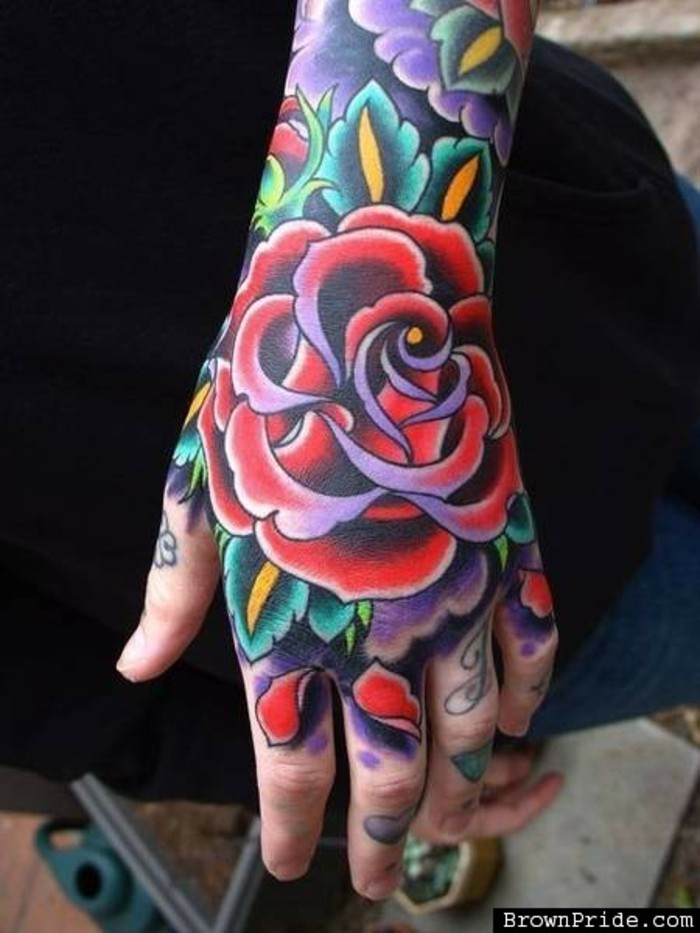 rote rose als tattoo