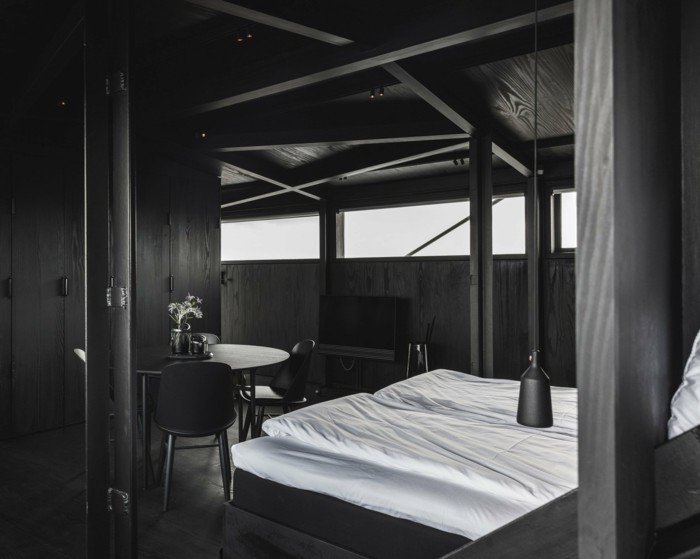 schlafzimmer-in-schwarz-möbelstuecke