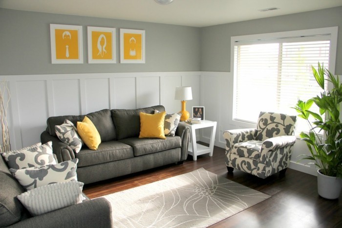 Wohnzimmer in grau und gelb
