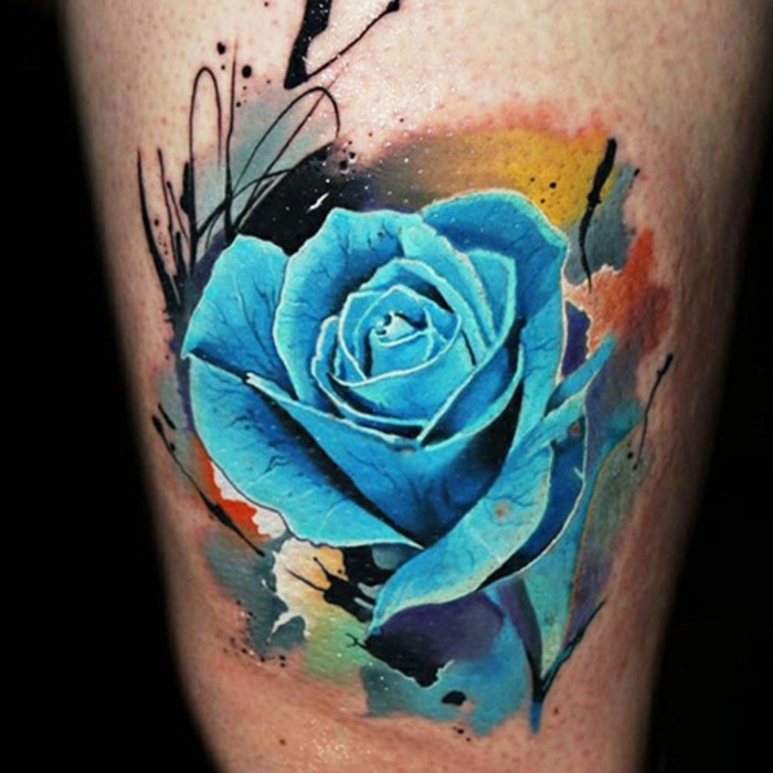 blaue rose als tattoo