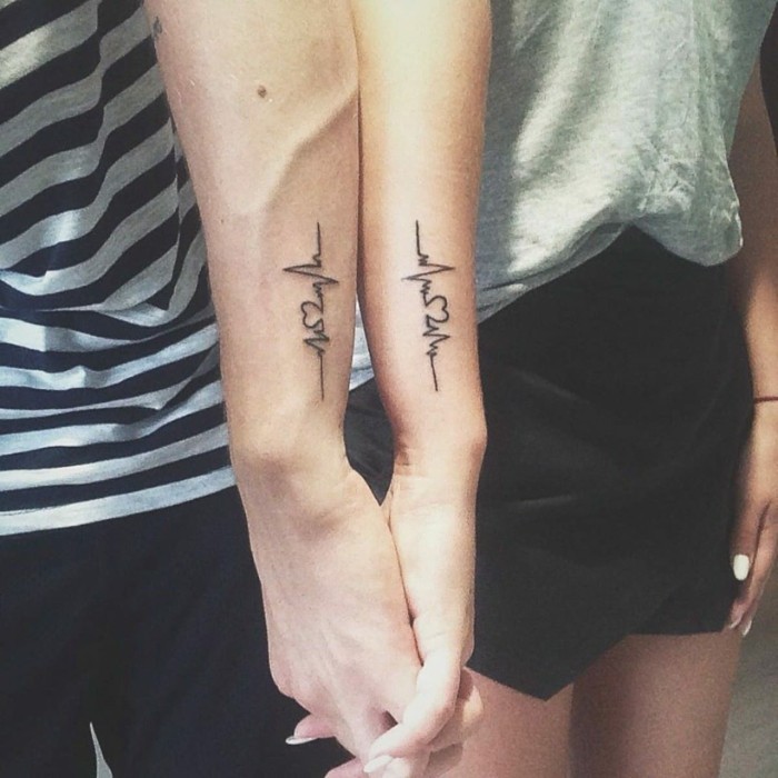 partner tattoos als symbol der liebe