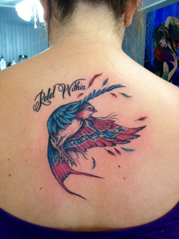 rücken tattoos mit vogel
